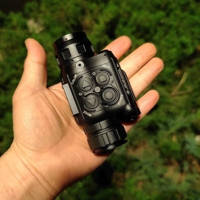 Handheld Specialized Combat Gear Uncooled Vox FPA Sensor Type for Efficiency